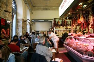 Στα Καραμανλίδικα του Φάνη, Σωκράτους 1 & Ευριπίδου. Φωτογραφία: Ασπ. Κουλύρα