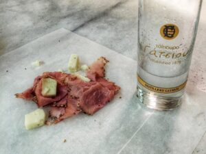 Mezedes gia ouzo & tsipouro Karamanlidika